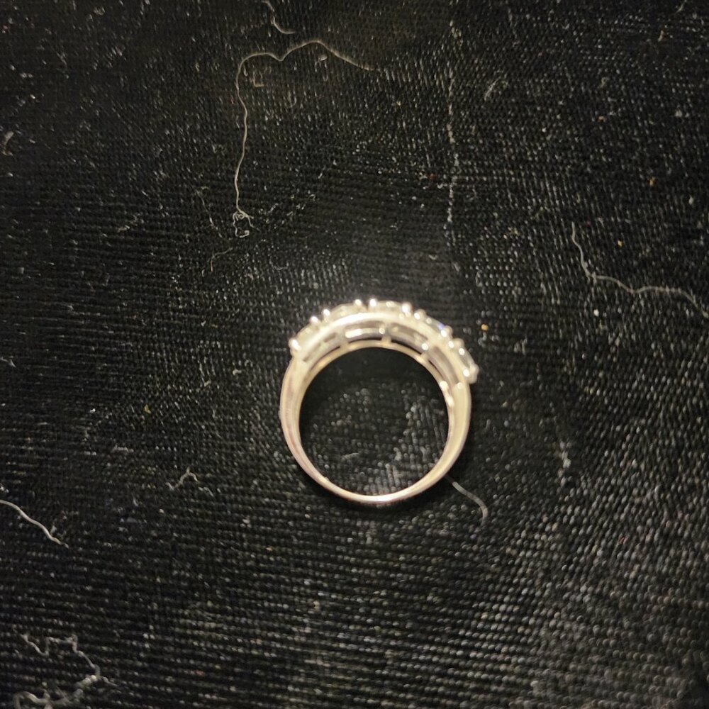 10K white gold 5 CZ stone ring (A114) - Picture 3 of 6